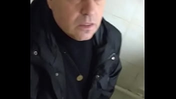 Flagrante Do Coroa Batendo Punheta En Banheiro Publico Ii