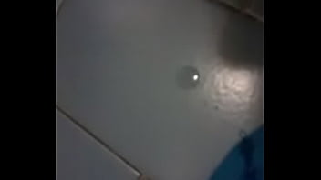 Una Paja En Un Baño Cualquiera - Disfruta Imaginando Que Te Baño Con Mi Leche