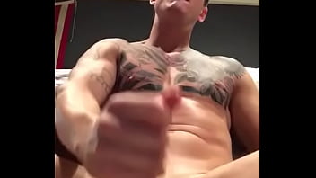 Punheta Cheio De Muito Tesão - solo, gay, macho, punheta, gostoso - Video 5137382