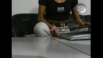 Juliareaves-xfree - Haussauen Report - Scene 1