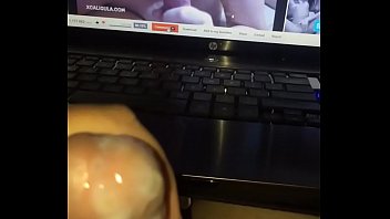 Masturbandome Y Botando Leche