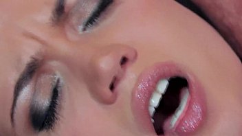 Mandy Masturbates In Stockings And Stiletto Heels