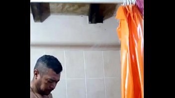 Toño Bañandose Y Masturbandose