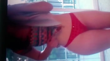 Bailando Mostrando Tanguita Roja