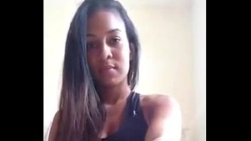 Morena Linda Se Exibindo