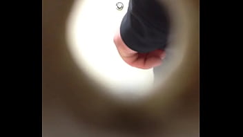 Hombre Meando Baño Publico