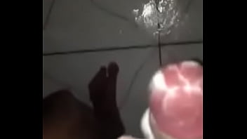 Gozando Gostoso No Banho
