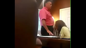 Haciendo Bien Su Trabajo La Secretaria