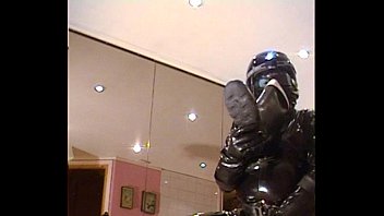 Roxina2003encasedretrorubberist290103xxxl