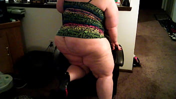 Cumpig Penny Showing Off Her Assests