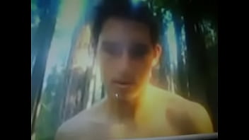 Tirando Leche En El Bosque