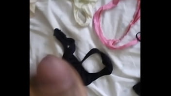 Escojiendo La Tanga Para Cojerme A La Cunada