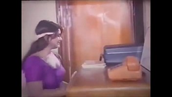 দেখুন মুনমুন কিভাবে নিজের হাতে.......