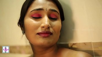Indian Hot Girl Bathroom Romance - Leaked Mms