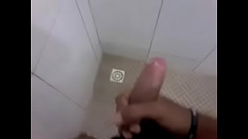 Punhetando No Banheiro - solo, gay, punheta, soloboy - Video 4956220