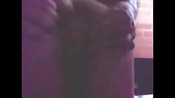 Moviendo Un Poco Mi Colita Caliente