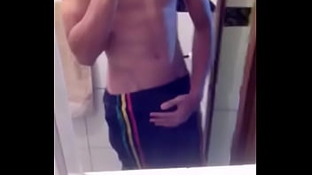 Punheta No Banheiro - gay, brasil, punheta, soloboy, novinho - Video 5111570