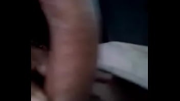 Carreteiro Mostrando O Cacete Na Boleia Do Caminhão