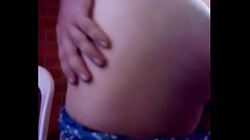 Abriendo Un Poco Mi Colita Hambrienta De Verga, Quien Me Da