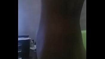 Ale Nua Mostrando O Corpo Nu