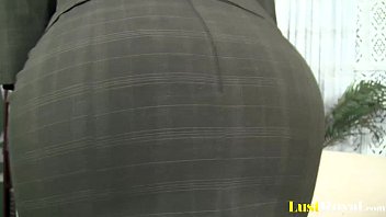 Experienced Syren De Mer Showing Off Her Skills