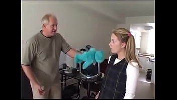 Velho Comendo Novinha