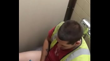 Catador De Lixo Bateu No Banheirão