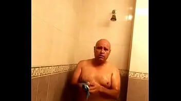 Calderon En La Ducha