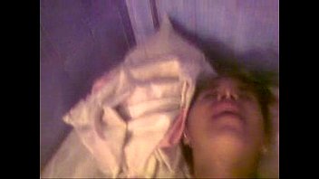 Joven Puta Venezolana De Valencia Le Gustallevar Dedos Y Mamar