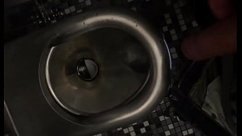 Pisse Sur Une Aire De Repos