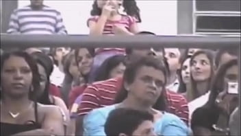 Xaropinho Soltando A Voz Em Hino Evangelico