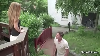 18yr Teeny Bezahlt Die Miete Mit Einem Geilen Fick Draussen