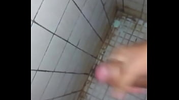 Me Jalo La Verga Antes De Bañarme