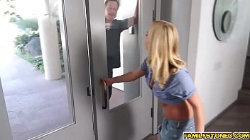 Ummer Day Gives Richie A Hot Blowjob