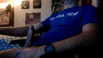 Atheletic Guy Shows Cock To Girlfriend On Cam