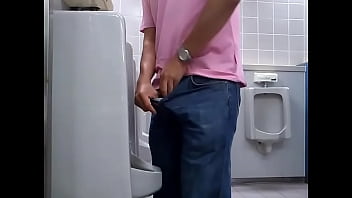 Taiwanese Boy Pissing 01