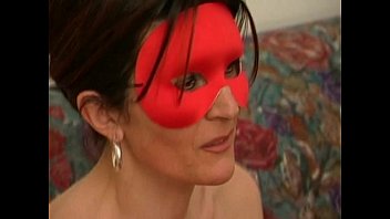 Sensual And Hot Amateur Milf In Mask Jerking Off Her Pussy