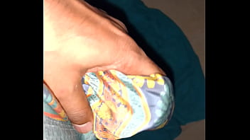 Jerking Off With Saree Cumshot