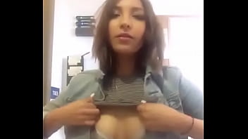 Secretaria Gostosa Mostrando Os Seios Na Webcam