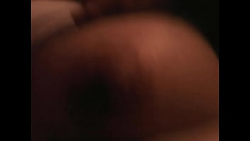 Se Acaricia Las Chichis