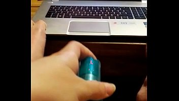 Viendo Porno Sola En Casa Con Mi Consolador...