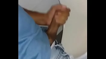 Se Masturbando No Banheiro Da Rodoviaria