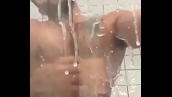 Harry Louis Se Masturbando No Banheiro