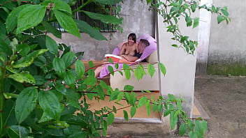 Teachers De Pornoeducativo Juegan En El Sofa Durante Un Rodaje