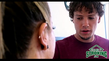 Fucking My Hot Stepmom