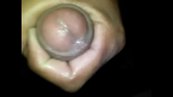 Se Hecha Saliva En La Verga Y Se Corre