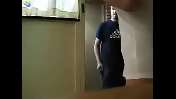 Novinha Safada Provocando Entregador Sortudo