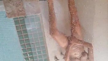 Esposa Tomando Banho - esposa, banho, bucetinha, peitinho, molhada, tomando - Video 4951492