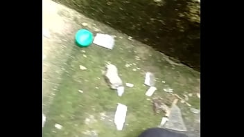 Comendo A Madera Gostosa No Lixao