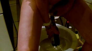 Pissing In A Bottle - cum, blowjob, fuck, squirt, pissing, piss, goldshower - Video 4946539